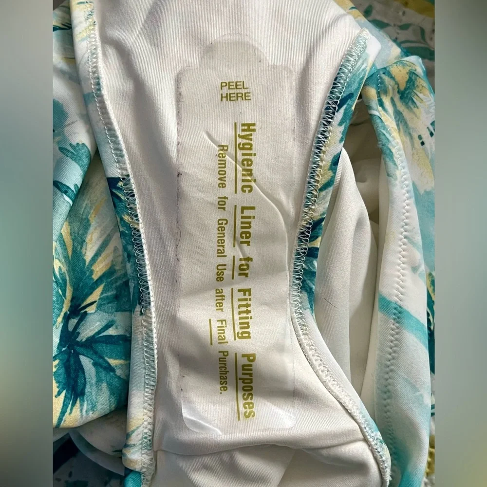 NWT XXL Old Navy Deep-V One-Piece Bathing Suit - Picture 9 of 9